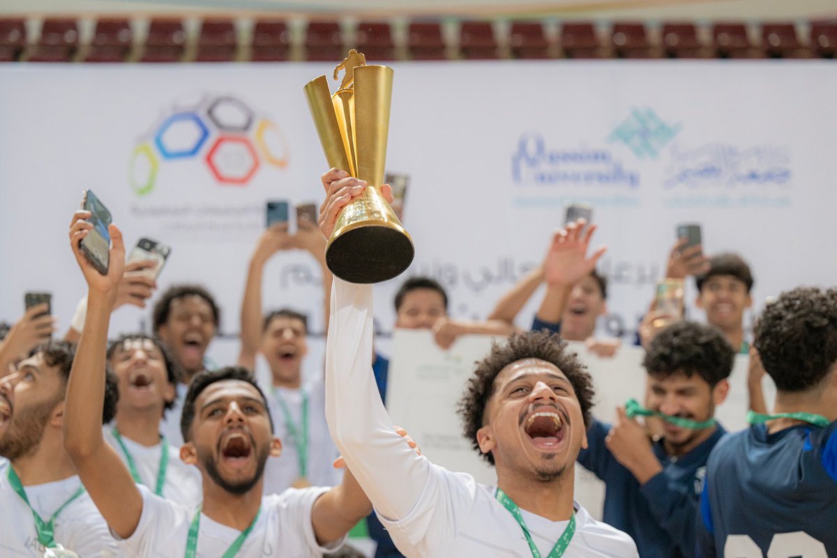 IAU_KSA's tweet photo. في إنجاز جديد ضمن مسابقات  #الاتحاد_الرياضي_للجامعات_السعودية
#جامعة_الإمام_عبدالرحمن_بن_فيصل تحقق المركز الأول🏆🥇
في بطولة كرة قدم الصالات للموسم 
الثالث عشر (طلاب) والتي تستضيفها @QassimUniv1 
#IAU
@dsa_iau https://t.co/bUmJLYSzGT