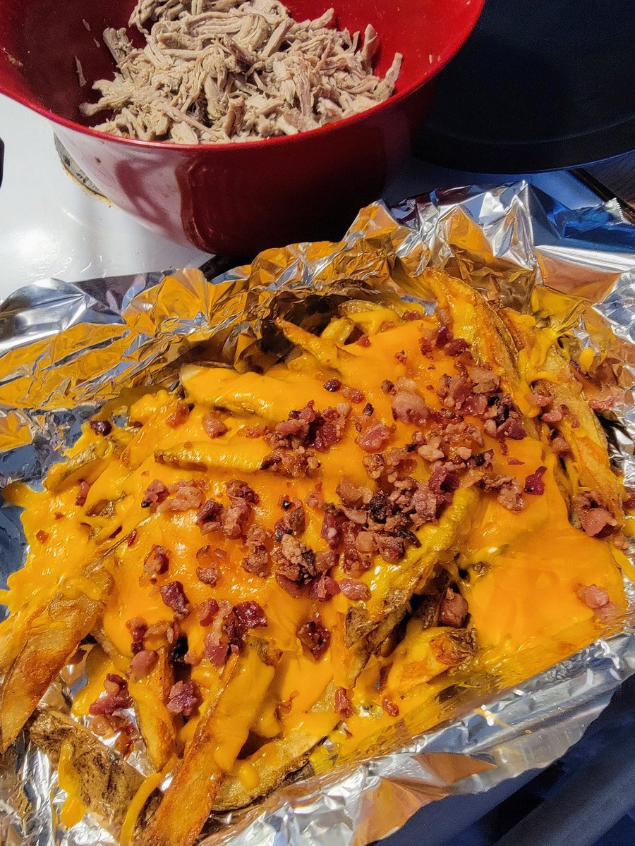 gOnzOd0g's tweet image. Hand cut bacon cheddar cheese fries and pulled pork #sundaydinner #dietwhatdiet #thisweekendonly