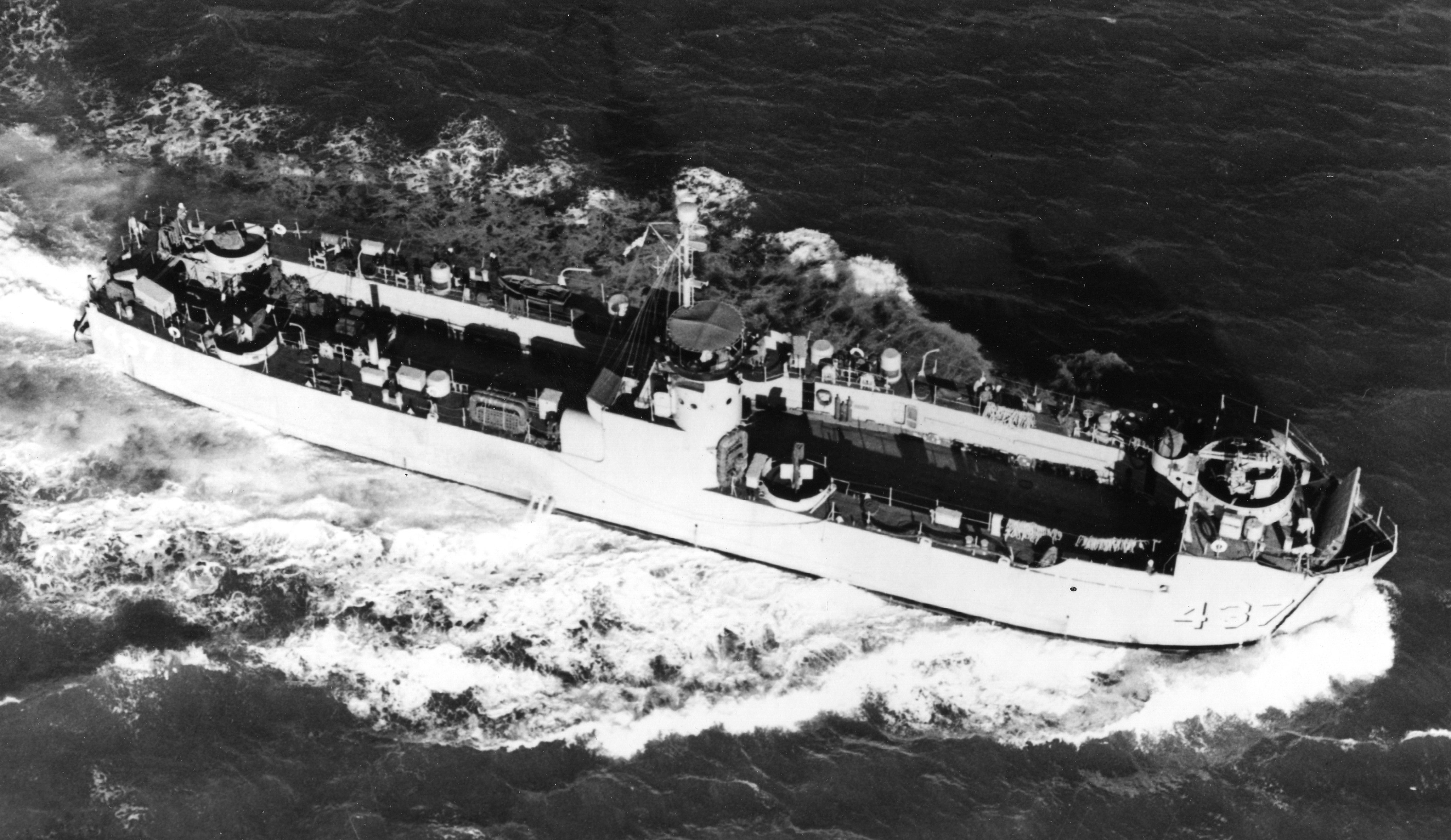 Chris Cavas on Twitter: "SundayScrapbook: US #Navy LSM Landing Ship