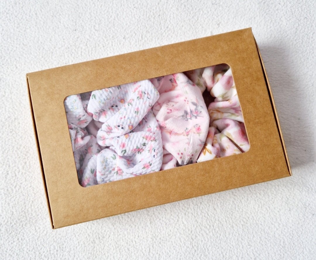 SewSimpleSadie's tweet photo. Did you know #scrunchies are back! Originally created back in 1986 and now these are taking the world by storm! And these are so much more healthier for your hair rather than those awful elastic ties! #beautytips #hairstyle https://t.co/clwvDmmdHO