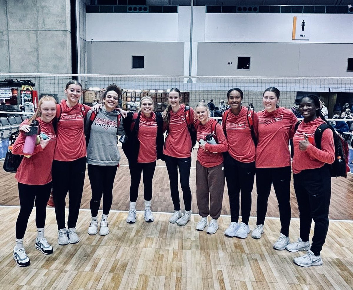 Premier_18Gold's tweet image. Day 2 at Kansas City MLK Qualifier Premier NE 18 Gold goes 3-0 to advance to Gold in 18 Open!

✅ OT 18 J John (2-0)
✅ Academy 18E Rage (2-1)
✅ MAVS KC 18-1 (2-1)

#ChampionshipBehavior | #goPremierVB