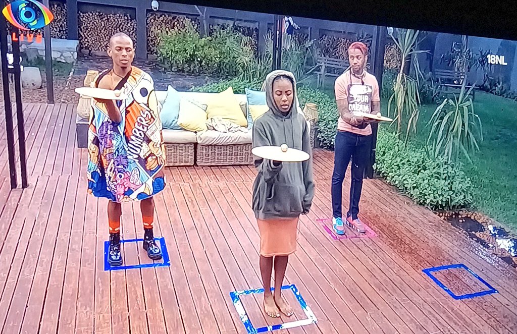 I hate this garden so much😭. Biggie made my Thato to stand for 10 hours, holding that stupid ball only for her not to get a spot in the top 5
#BBTitans