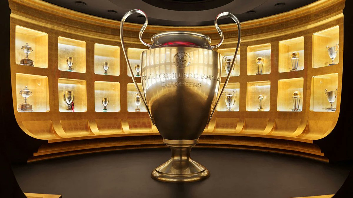 Why are they using the Milan trophyroom for Barca???