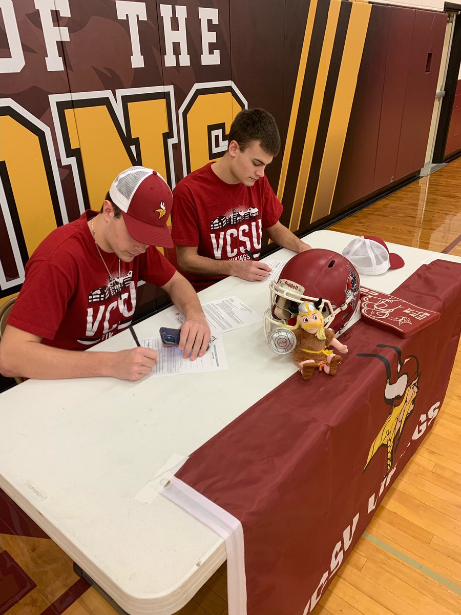 LHMB_Football's tweet photo. Congratulations to Grant and Landon Bosch. Signed their LOI to continue their education and football playing career at VCSU. Thankful for all that you brought to Linton football. Can’t wait to watch you both in the future. https://t.co/PKj6dpSpUK