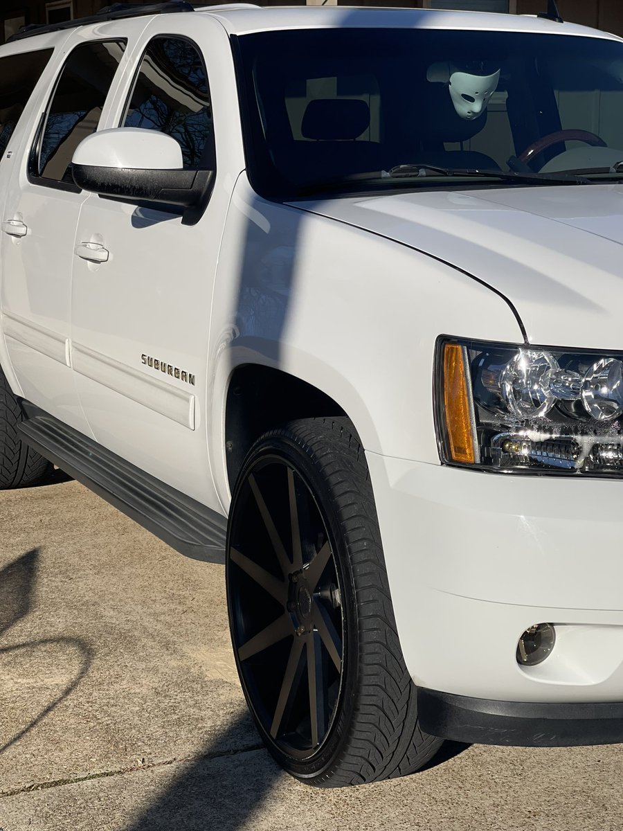 CityKing_Gank_'s tweet photo. Havenโt bath my baby in 2wks ๐. Yesterday I had to wax her body & polish her feet. We ride on 6s bcus our style is so unique ๐ #streetraised #MississippiMade #chevyboy https://t.co/XyR6RKv6Ls