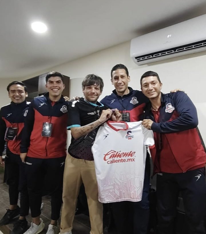 iPTLT91's tweet photo. Hi @Louis_Tomlinson we love that you are having an amazing time in Baja California Sur so we would love u to now live the experience a little further north, in Baja California, it would be a great honor for us in Tijuana to be part of your tour of LATAM and Mexico, think about it https://t.co/59a3JmR64c