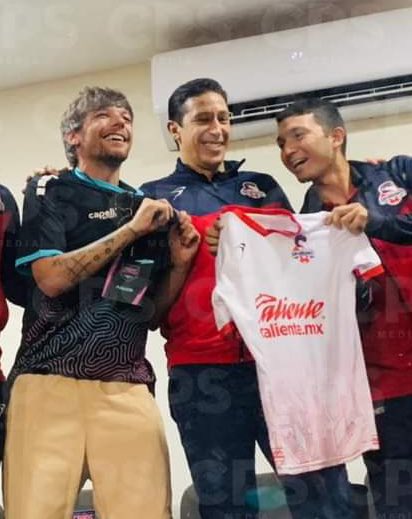 iPTLT91's tweet photo. Hi @Louis_Tomlinson we love that you are having an amazing time in Baja California Sur so we would love u to now live the experience a little further north, in Baja California, it would be a great honor for us in Tijuana to be part of your tour of LATAM and Mexico, think about it https://t.co/59a3JmR64c