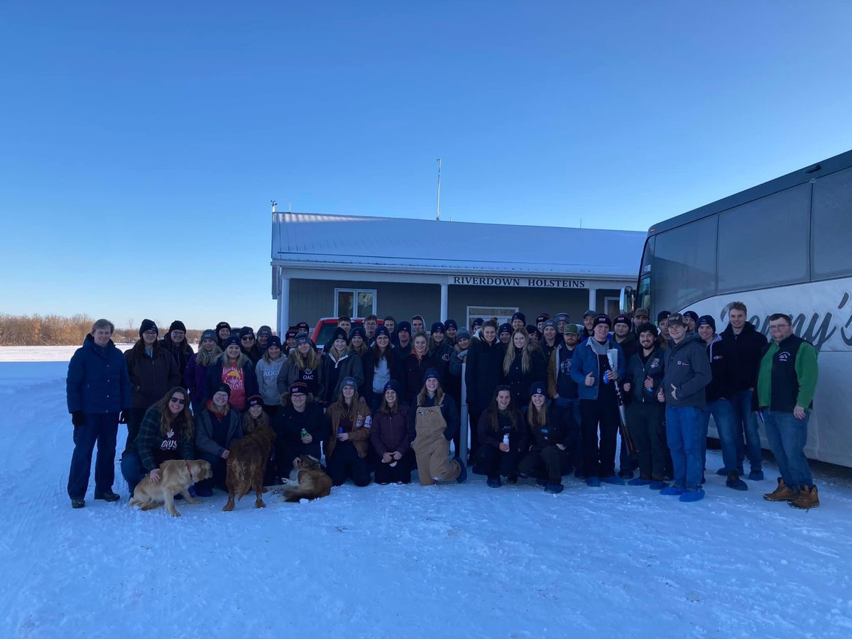MegGoodfellow77's tweet photo. Day 7: final day of the trip! Made our way back to Ontario and stopped at Riverdown Holsteins. Now back to Guelph! #aggiesgoeast https://t.co/BDrLSGHH8E