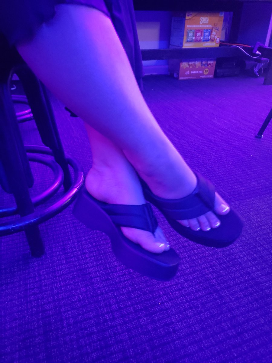 NEFlafootevents's tweet photo. Lots of cute Foot GLOW Last night!!
@footnight https://t.co/1JuZXXMVh3