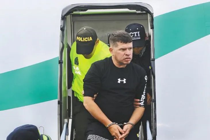 🔴Caso Pecci:

Francisco Correa confirmó que le dieron novecientos millones de pesos en efectivo por matar al fiscal. 

Dijo estar dispuesto a atestiguar siempre y cuando le garanticen protección. 

“Los que están detrás de esta vuelta es gente muy pesada”, expresó #1020AM