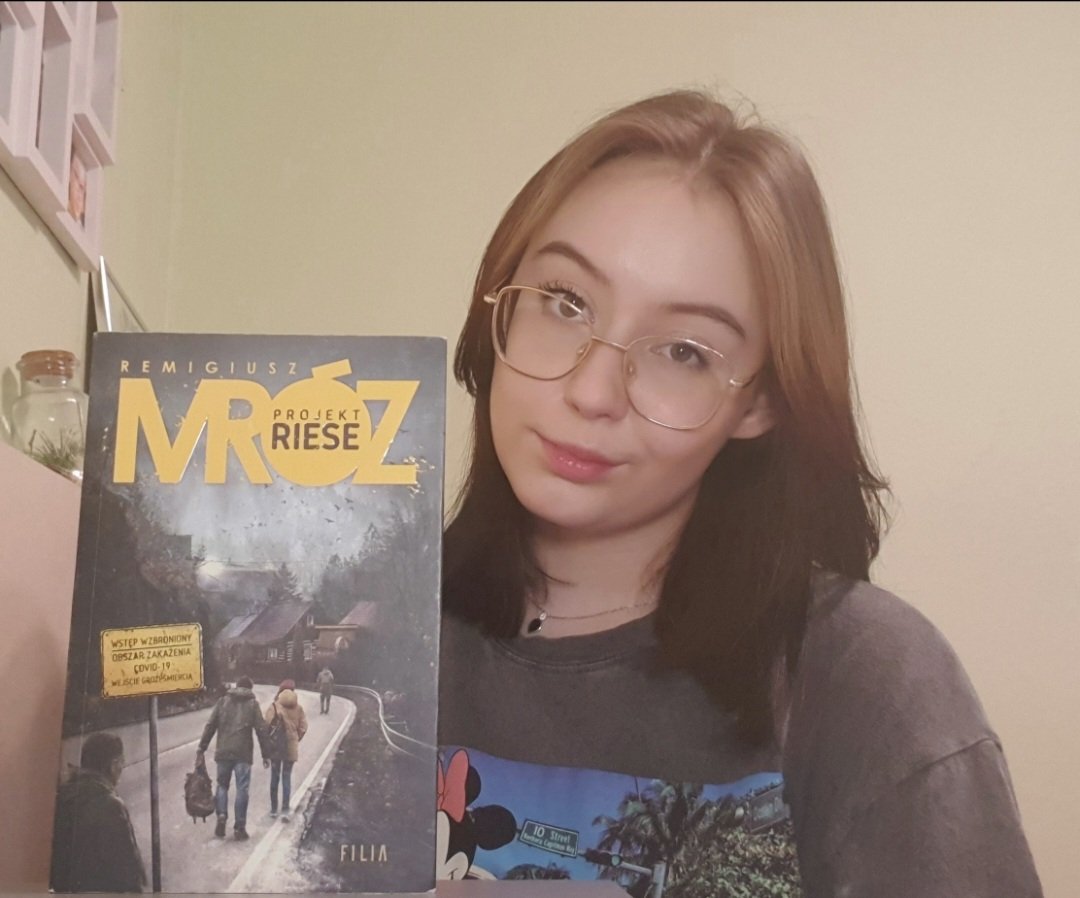 et_caballumtuum's tweet photo. Halo @remigiuszmroz wszystkiego najlepszego 🥳🥳🥳 dużo kapibar!!!

z tej okazji udostępnię swoją jape z PÓKI CO DWIEMA moimi TOP książkami 🫶 

#chyłkary #edlingary #mroziary https://t.co/N2lP5zIVld
