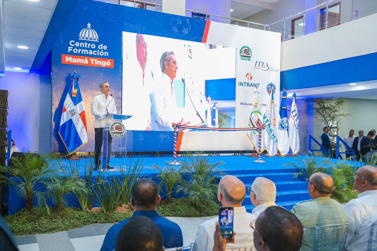 HomeroFigueroaG's tweet photo. El presidente @LuisAbinader encabeza el acto de apertura del Centro de Formación “Mamá Tingó”, en Villa Mella. Este complejo educativo brindará fácil acceso a educación técnica y superior con 4 instituciones: @UniversidadUASD, @ITLARD, #EneVial y @OPRET_RD. 🇩🇴📢 #EstoEsCambio https://t.co/NhyRKx7EdL