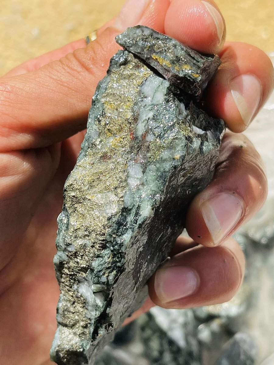 CavicoLaoMining's tweet photo. Suoi Vang area has been opened for prospecting, exploration, and trial exploitation of technology, with a construction volume of more than 1 million m3 of stone in 2023. The amount of gold coins recovered in 2023 is from 300kg to 700kg
#cavicoLao
#cavicoVN
#Gold
#Nickel https://t.co/IKjeBEZstd