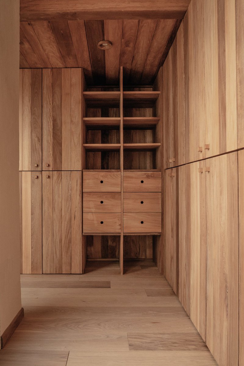 diegoorduno's tweet photo. No había compartido las fotos que Juan Rodríguez tomó de esta casa/jardín que intervenimos. Es una casa del 87 diseñada por Juan Palomar y Carlos Petersen, y obvio, aunque había que darle nueva vida, intentamos conservar un poco el aire que ya tenía. https://t.co/9hskZn38Gh