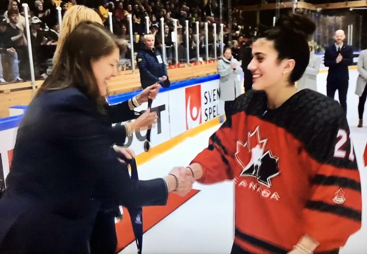 BAAHockey's tweet photo. BA’s Emma Venusio ‘24 just won gold at the  #U18WomensWorlds 
Congratulations, Emma! We are all so proud! @TCDSB @TCDSB_AJBRIA @AllenBirdsNest @HockeyCanada https://t.co/XRYaRlVw1W