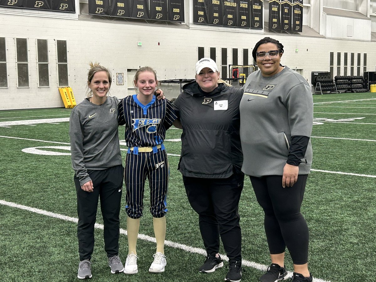 ReaganDillon19's tweet photo. I would like to thank @PurdueSoftball @CoachDeOliveira and all others who helped out this amazing camp together!!! I loved all of it and canβt explain how grateful I am that I was to be given the opportunity to attend this amazing camp!#BoilerUp #PurdueSoftball π€π€π https://t.co/eWDA819whC