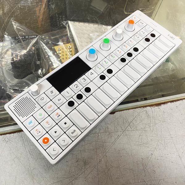 digimartnet's tweet photo. 8ビット・タイプからFMまで、複数用意されたシンセ・エンジン。 専用ケースAnalog Cases Teenage Engineering OP-1、OP-1 accessory kit付属!
Teenage Engineering OP-1 at #ECHIGOYAMUSIC on #digimartnet
https://t.co/ambwmzpnXG
#synthesizers #シンセサイザー #シンセ #teenageengineering https://t.co/nrOzjxPQux