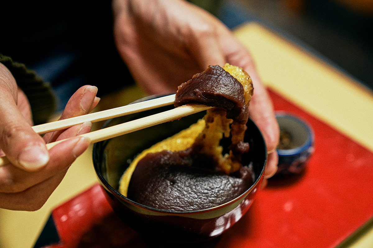 Tokyo_gov's tweet photo. Around this time of year in #Tokyo, people like to eat awazenzai. This Tokyo speciality is a luxurious, warm #dessert consisting of mochi rice cakes mixed with a type of millet and other ingredients with a slow-cooked #anko (#RedBeanPaste) topping. https://t.co/ZcOfUdaXi6