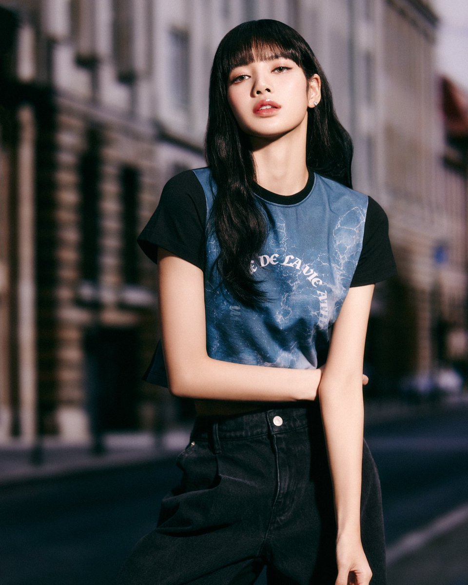 BLACKPINKCNTRAL's tweet photo. ADLV X LISA NEW 23SS

ACME DE LA LISA
#ADVLXLISA #블랙핑크 #리사 @BLACKPINK https://t.co/ppIJaCKTKC