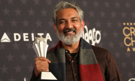 sashidharadivi's tweet photo. #RRR won #CriticsChoiceAwards2023 for #BestForeignLanguage Film

#CriticsChoiceAwards #RRRGoesGlobal #RRRForOscars 

#RRRMovie juggernaut continues… https://t.co/4eUzenz5et