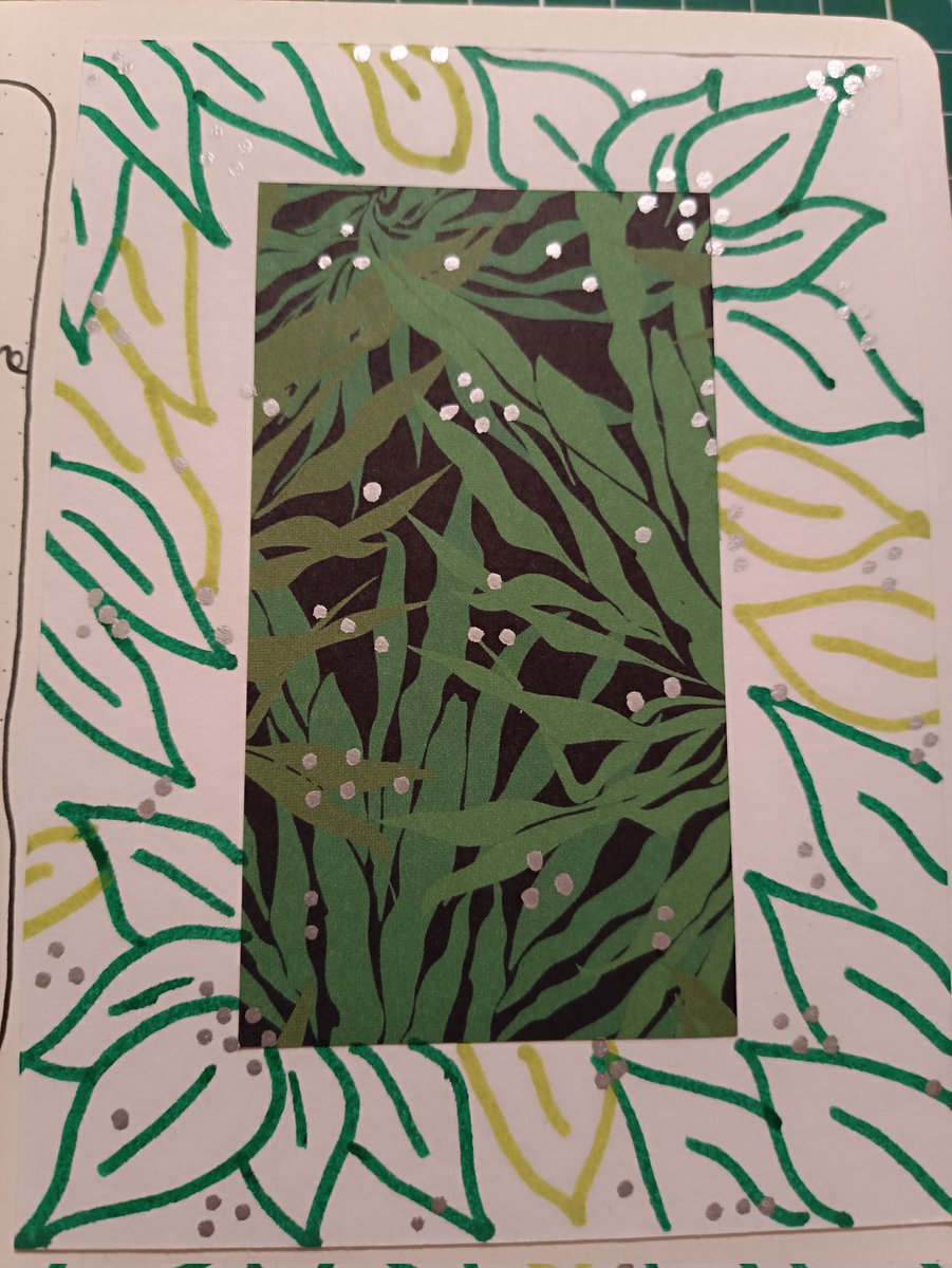 Louneycraft's tweet photo. Dans les moments compliqué j'aime faire mon bullet journal. Et je le décore, ça ressemble à rien mais ça me détend ! 😌 https://t.co/9k9QeKf8a0