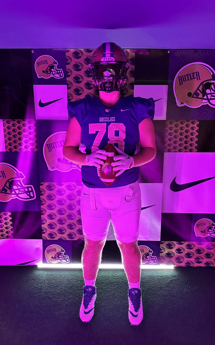CoachDullardOL's tweet photo. @ButlerGrizzlyFB let’s get to work!! 💜🐻💜 @CoachBVignery @DallyThom23 @CoachH_OL @coach_cox @Coachv755 @FHSCanes https://t.co/QsgaQEjamt