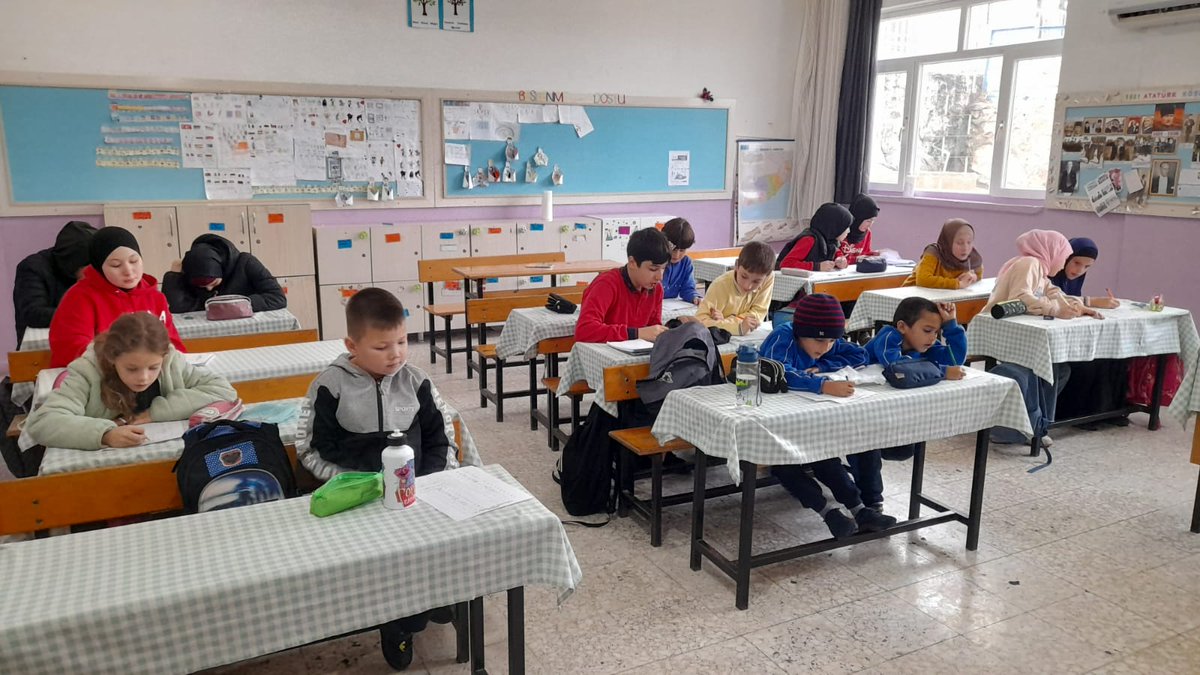aydincik_HEM's tweet photo. 6-13 Yaş Misafir Öğrencilere Yönelik Türkçe Dil Kursu'muzdan... 

#AileOkulu

@sdulger43  
@MersinMEM
@AdemKoca46 
@FatihBurgut
@MikailEREN33 
@altunkaynak52  
@turgaydut1
@akyolmehmet
@aydincikmem
@HayatboyuMersin
@Mersinhayatboyu
@Nry_OzgeSagbas
#MersindeÖğrenmeHayatBoyudur https://t.co/Ea3IHQxU0Q