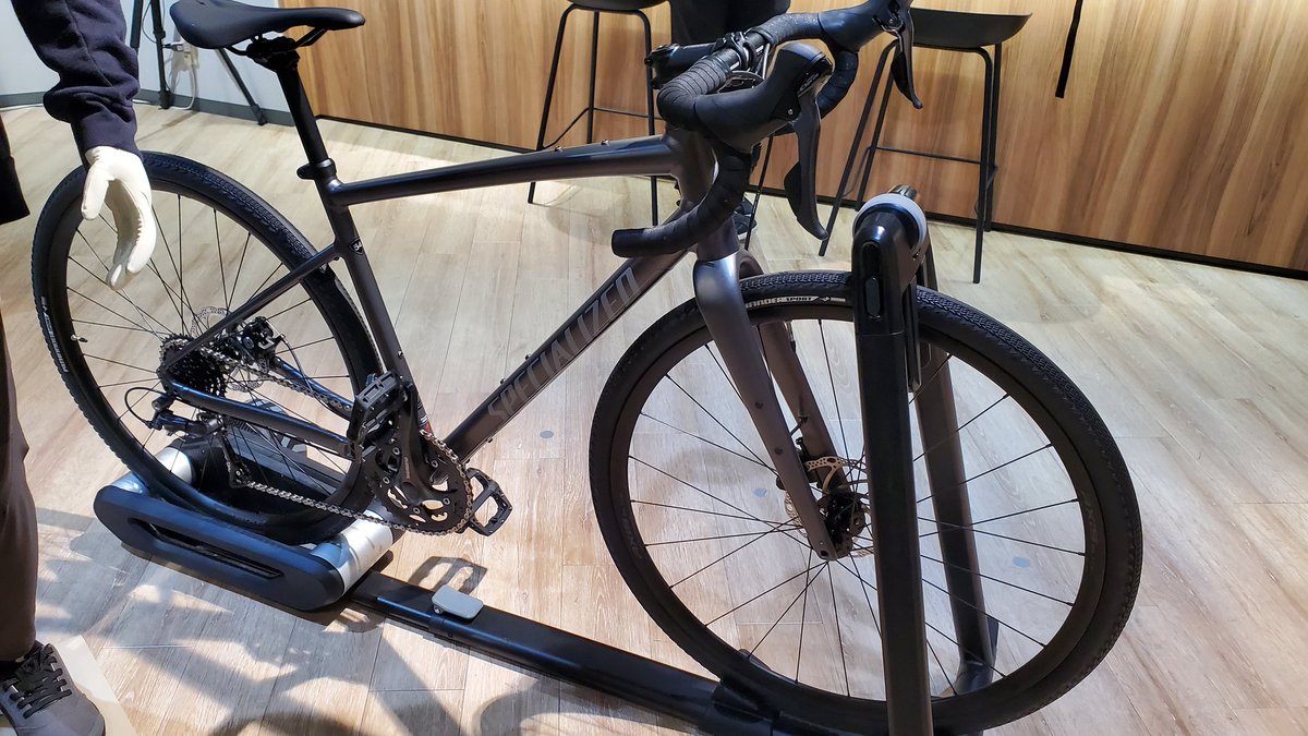 _evrs's tweet image. 神がかったセールのおかげで、ついに念願のロードバイクを手に入れることができました！！！
憧れのスペシャ！(

これからもめっちゃ楽しみだ(っ ॑꒳ ॑c)ﾜｸﾜｸ

今月は卒論時期なので多くは乗れませんが、ツイートはしていくと思うので
引き続きよろしくお願いいたします！！