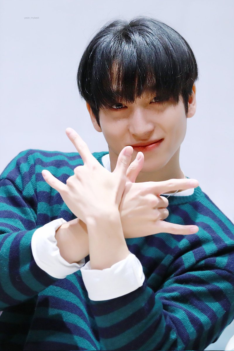 ท่าโพสต์ก็ยังเหมือนเดิมเป๊ะ หน้าก็ไม่เคยเปลี่ยนไปเลย ทุกอย่างยังเหมือนเดิม เพิ่มเติมก็แค่โตขึ้นก็เท่านั้น เติบโตมาอย่างดีจริงๆเลยนะพี่ซังยอน🤍