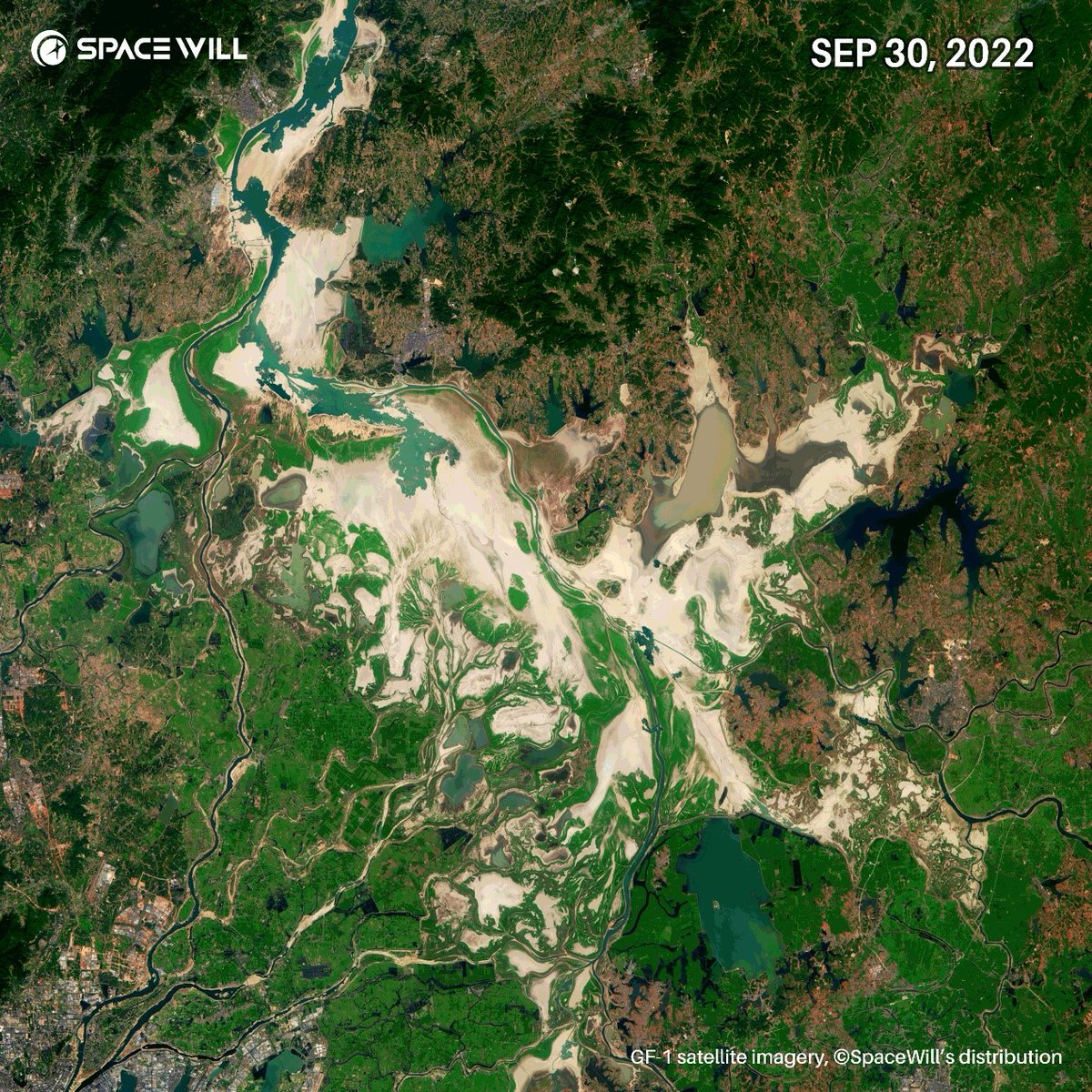 spacewillinfo's tweet photo. SpaceWill's #2022Lookback on 12 Global Events:
9. China's Largest Fresh-water Lake Suffered from Severe Drought
GF-1's before-after WFI images showed how parched #PoyangLake after 3 months of a recorded drought. #GFsatellites #EO #RS #naturaldisaster #watermonitoring https://t.co/08ETi6hcHi