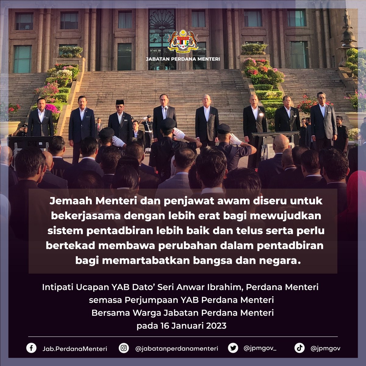 Jemaah Menteri dan penjawat awam diseru untuk bekerjasama dengan lebih erat bagi mewujudkan sistem pentadbiran lebih baik dan telus serta perlu bertekad membawa perubahan dalam pentadbiran bagi memartabatkan bangsa dan negara.