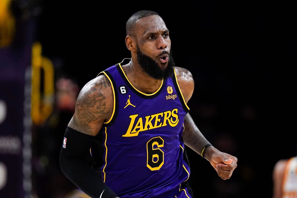 Lakers Lead tweet media