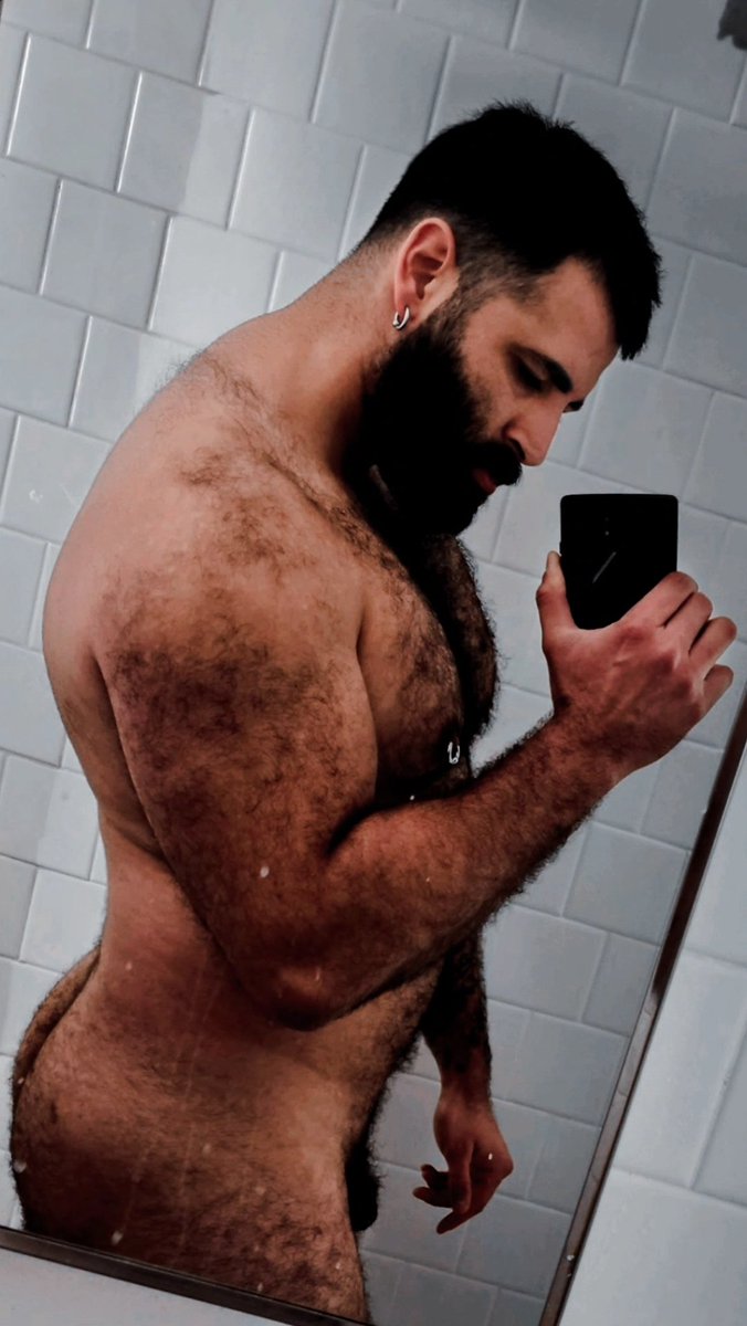 soyangeloso's tweet photo. Me encantaría estar aún más peludo y mucho más mamado.. 💪🏼🐻 o así estoy bien? Que dicen ? #gaybear https://t.co/LH1Aj4Dqwe