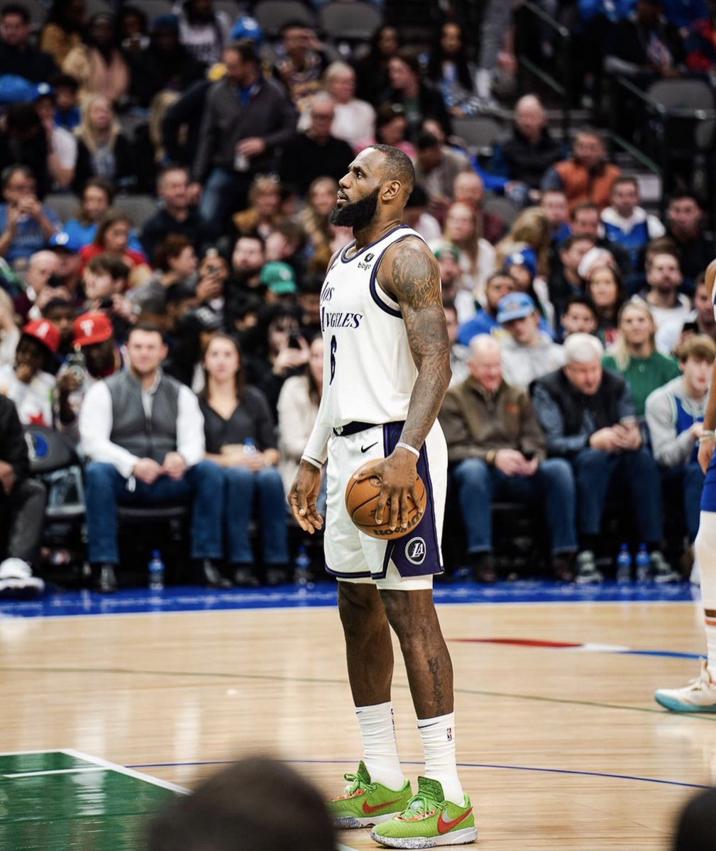 RTNBA's tweet photo. Congrats to LeBron James on 38k career points! 👑 

LeBron’s the youngest player to reach every thousand point milestone from 1,000 to 38,000.

1of1. 🔥 https://t.co/bmw1M3YBtC