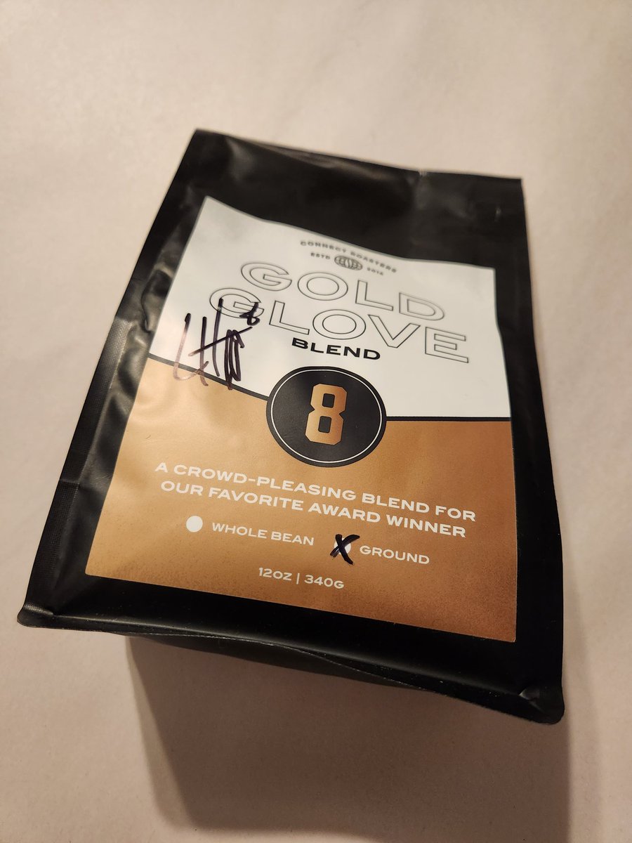 CALaniForniaCub's tweet photo. I'm pretty sure it's considered a sin to open a bag of @connectroasters coffee after @ihapp_1 signs it. #cubs #cubscon https://t.co/vLRNb1fJcc