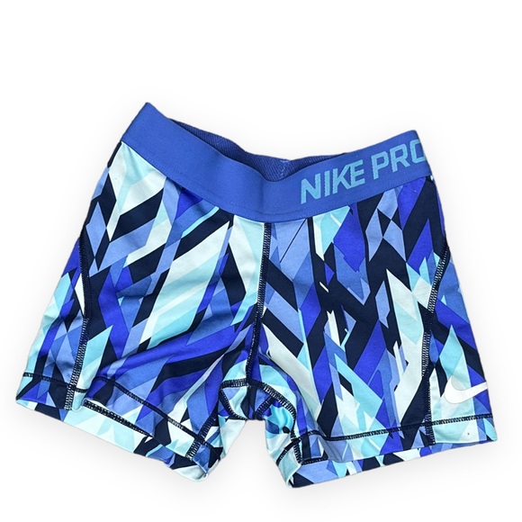 septembererin's tweet photo. So good I had to share! Check out all the items I'm loving on @Poshmarkapp #poshmark #fashion #style #shopmycloset #marcbymarcjacobs #coach #nike: https://t.co/N5NBZvbngB https://t.co/tzPFFLnxb4