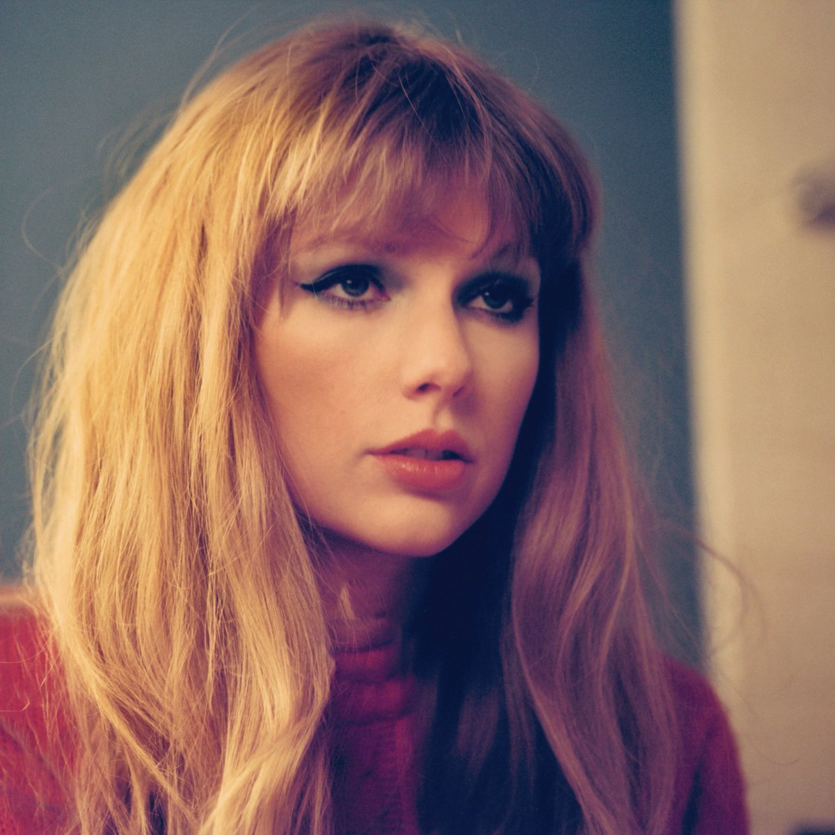tracklist's tweet photo. "Midnights", de Taylor Swift, se tornou o álbum de 2022 mais vendido nos EUA com 3.49 milhões de cópias 🇺🇸 https://t.co/U5EE2WtPCz