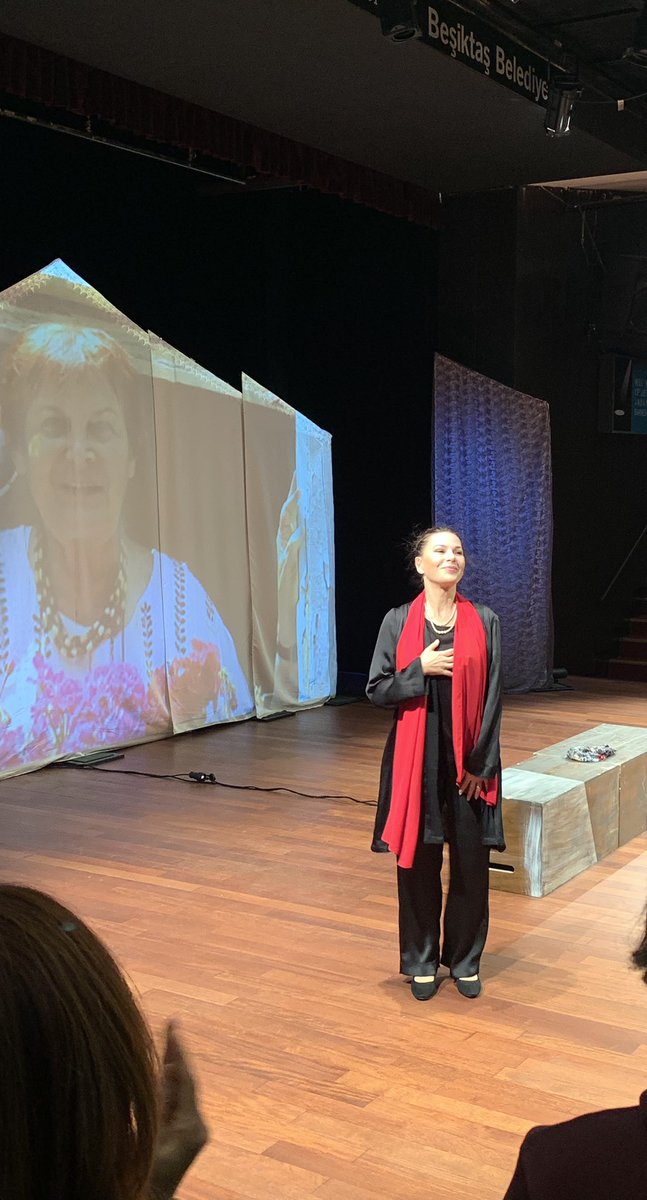 Bir Levent Üzümcü tiyatrosu;
“Ben Türkan Saylan” Ne güzel,ne duyguluydu ama ♥️ <a href="/LeventUzumcu/">Levent Üzümcü</a> <a href="/senaygurler/">Şenay Gürler</a>