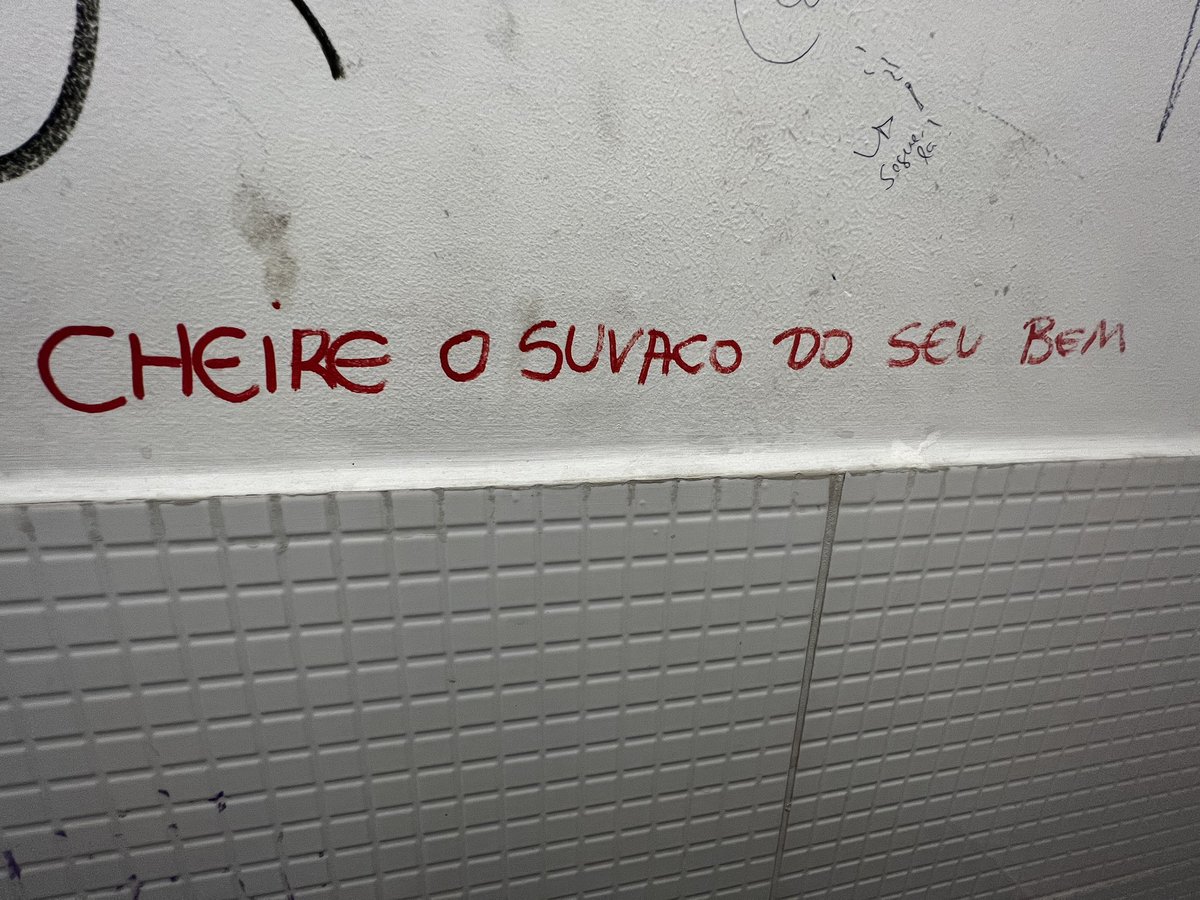 felipegoldenb's tweet photo. vocês cheiram o suvaco do bem de vocês? https://t.co/VhgNf0EMmg