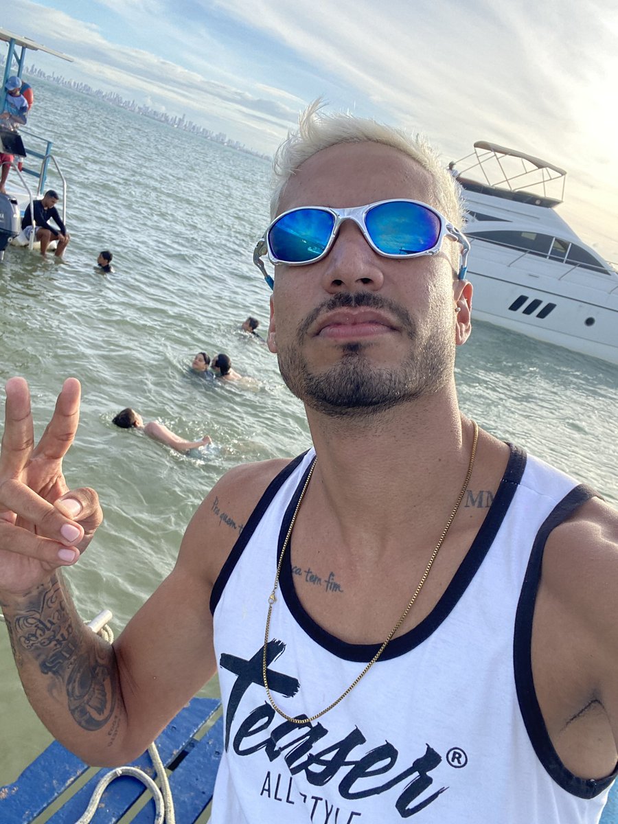 douglinhasdj7's tweet photo. Quando o FDS passa rápido, sinal de que foi bem aproveitado ✌🏼 https://t.co/g89i3bIKNy