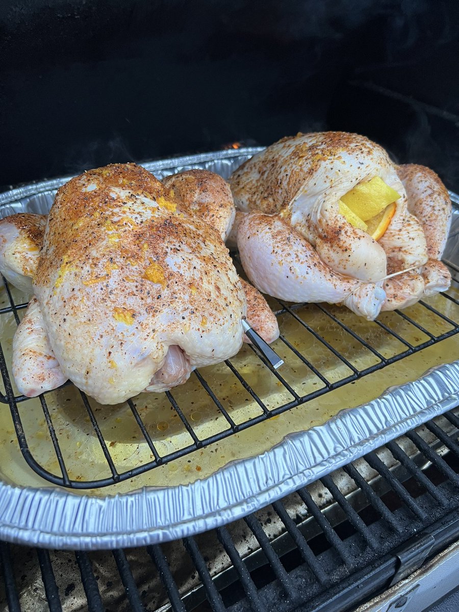 When it’s January 15th and it’s -4 Celsius, one must smoke a couple of citrus stuffed chickens. @TraegerGrills @LuxeBbq @traegernation #traegergrills #luxebbq #traegernation #perfectdaytosmokemeat