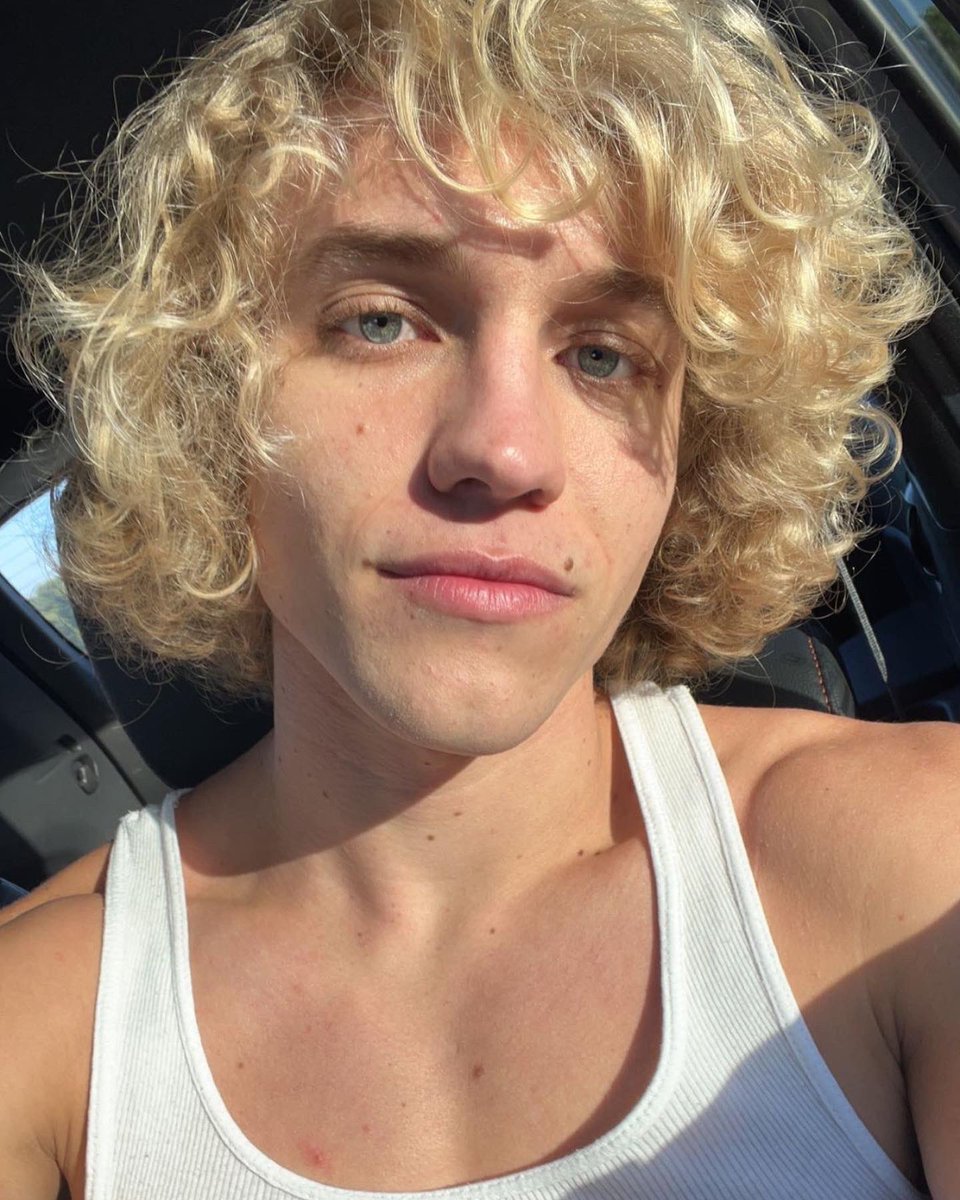 HOTTEST BLONDE GUY on Twitter: "Am I pretty? 😅🥹 @sunshynesmile99"