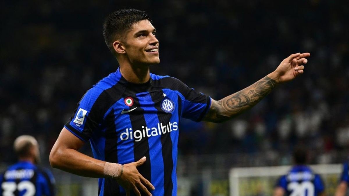 iHere_Inter's tweet photo. 🚨🚨 الصحفي الإسباني جيرارد روميرو: برشلونة في مفاوضات متقدمة مع الإنتر من أجل عملية تبادل ديباي - كوريا، تبقى فقط موافقة المهاجم الهولندي.
#Debay #Correa https://t.co/HqBJ1IGed6
