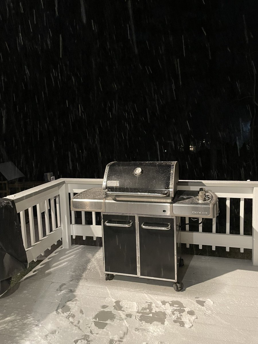 BHLevesque's tweet image. Grilling weather ❄️ it’s Sunday, so, let’s have some red meat #steaktips 🥩 #grillon #sunday #snow