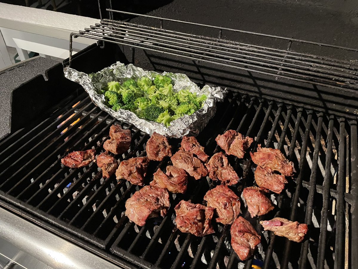 BHLevesque's tweet image. Grilling weather ❄️ it’s Sunday, so, let’s have some red meat #steaktips 🥩 #grillon #sunday #snow