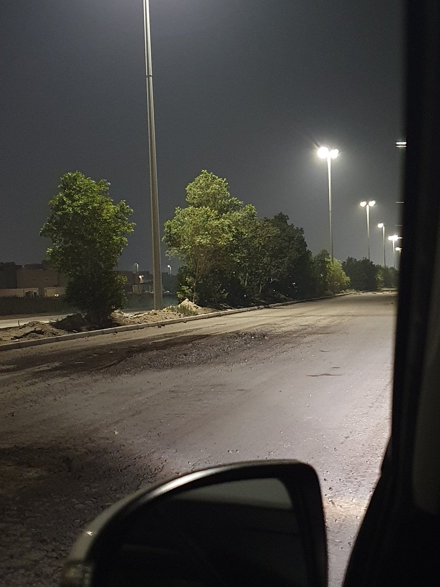 maxxzz555's tweet photo. @013alfurssan تصوير يوم الأثنين الساعه 1.30 ص  لم يتم صيانة وزفلته الأسفلت بل أصبح أسوا من قبل بكثير وتضررت مركبات كثيره للأسف وهنالك الكثير من الشوارع مشابهه لها أين المسؤولين أرواح والناس وممتكاتهم أمانة في أعناقكم حسبي الله ونعم الوكيل https://t.co/mrvdcQvALA