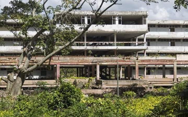 Mag Jorge Castro🇨🇺 on X: "⚠️⚠️La Vocacional Lenin se cae a pedazos... tan  deteriorada y en ruinas como la "revolución" que la fundó👇🏻  #CubaEstadoFallido https://t.co/tujyXSh9HD" / X