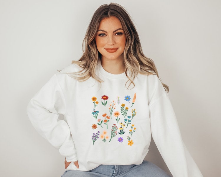 Excited to share the latest addition to my #etsy shop: Wildflowers Sweatshirt, Cottagecore Sweatshirt, Vintage Floral Crewneck Sweatshirt, Botanical Flower Sweatshirt, Oversized Boho Sweatshirt etsy.me/3XfyArd #vintagesweatshirt #vintagesweater #cottagecoreshir