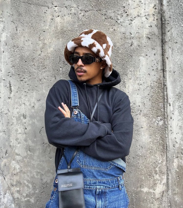 BLAIRDAZZLED's tweet photo. hey everyone!! if weโve never met before, or even if we have, iโm blair stark ๐ i love science, working out, travel. as of late iโm really into jigsaw puzzles. i love this hat. qrt and show me a look youโre proud of ๐ซถ๐พ #DOVESINTRO https://t.co/fbjCraXdgD