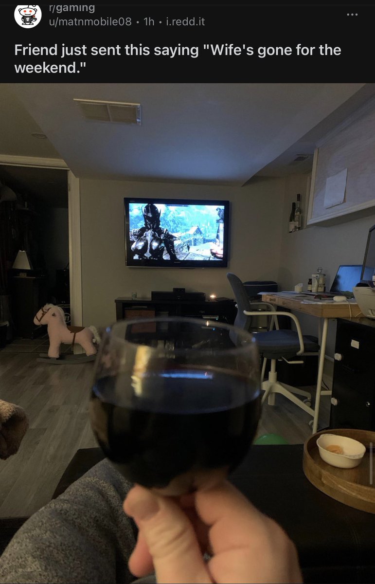 BronzeHammer's tweet image. have been staring at this image for the better part of 20 minutes and have yet to run out of things to laugh at